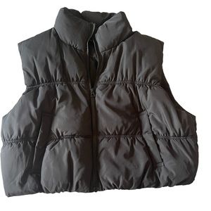 Cropped black puffer vest Women’s Large